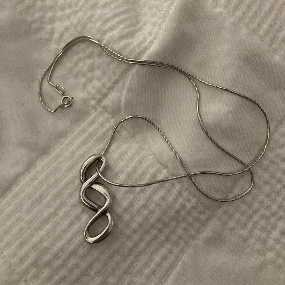 Infinite necklace ,
